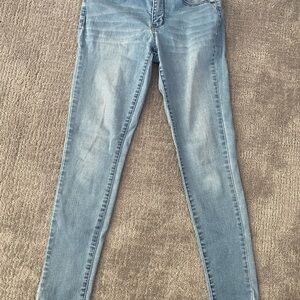 Classic Blue Women's  Aeropostale size 6R skinny Jeans